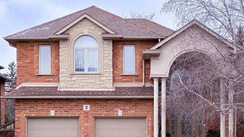 2 DONNICI Drive, Hamilton, ON L9B 2P1