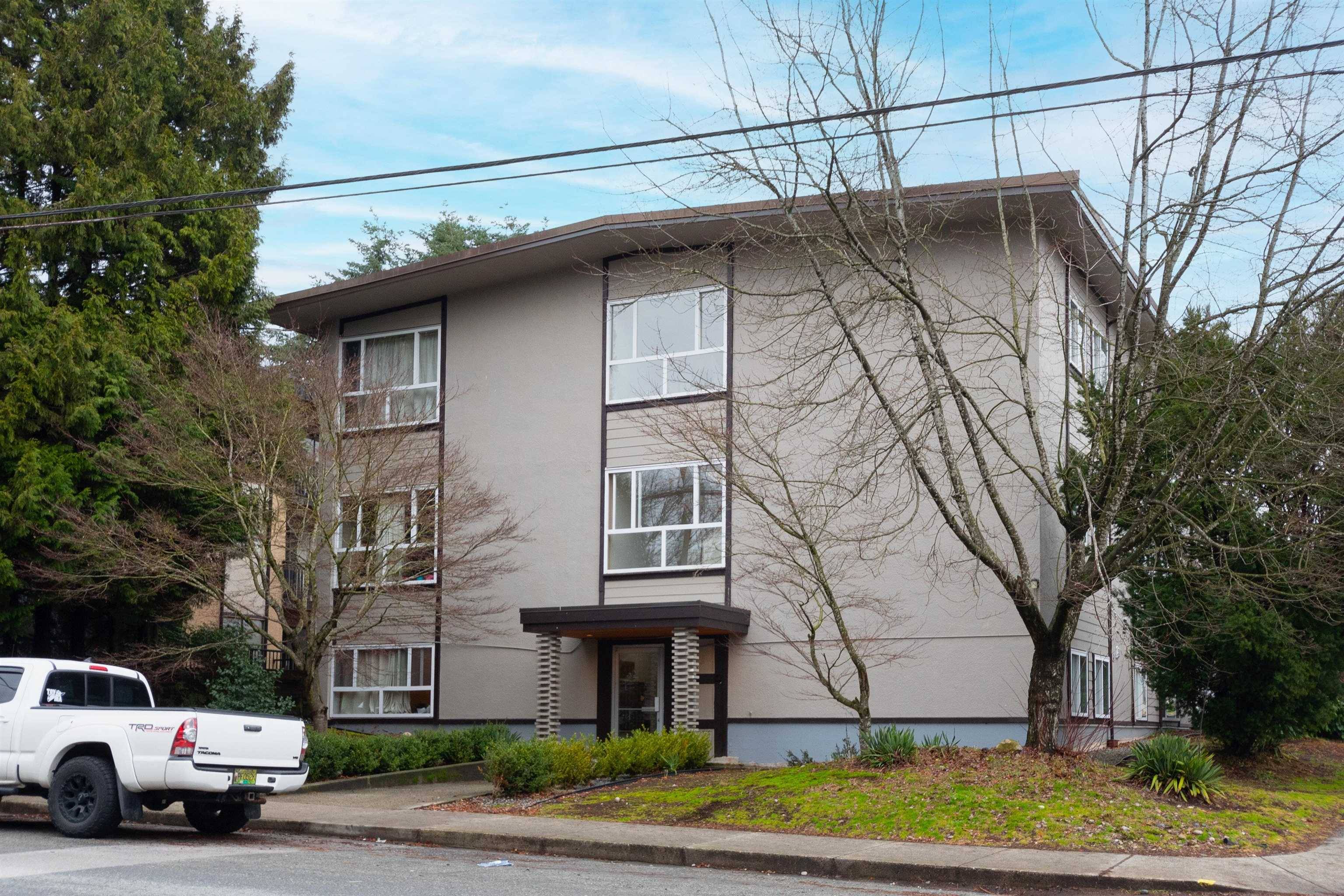 New Westminster, BC V3M 3K9,323 SEVENTH STREET