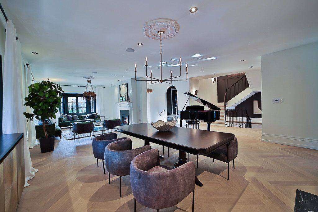 Toronto C02, ON M5R 2K4,91 Bedford RD