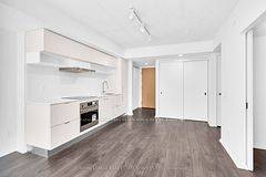 Toronto C10, ON M4S 0B1,5 Soudan AVE #704