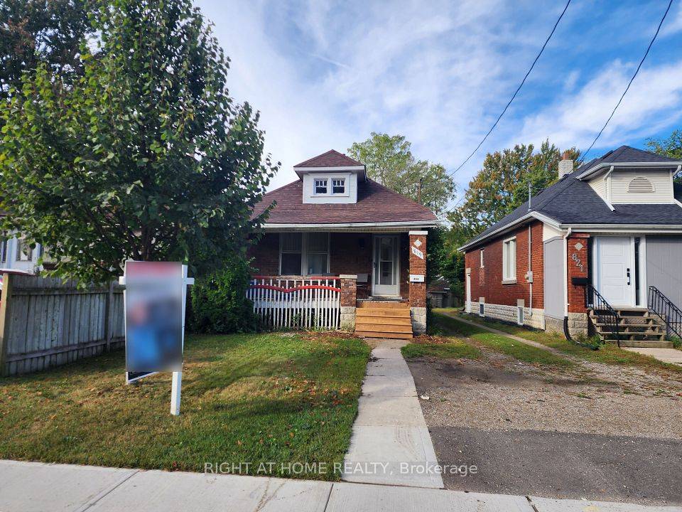 London, ON N5Y 1X3,819 Quebec ST