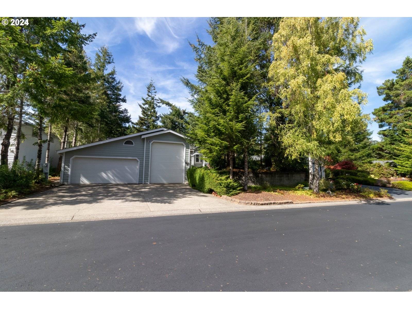 Florence, OR 97439,611 GLENBROOK CIR