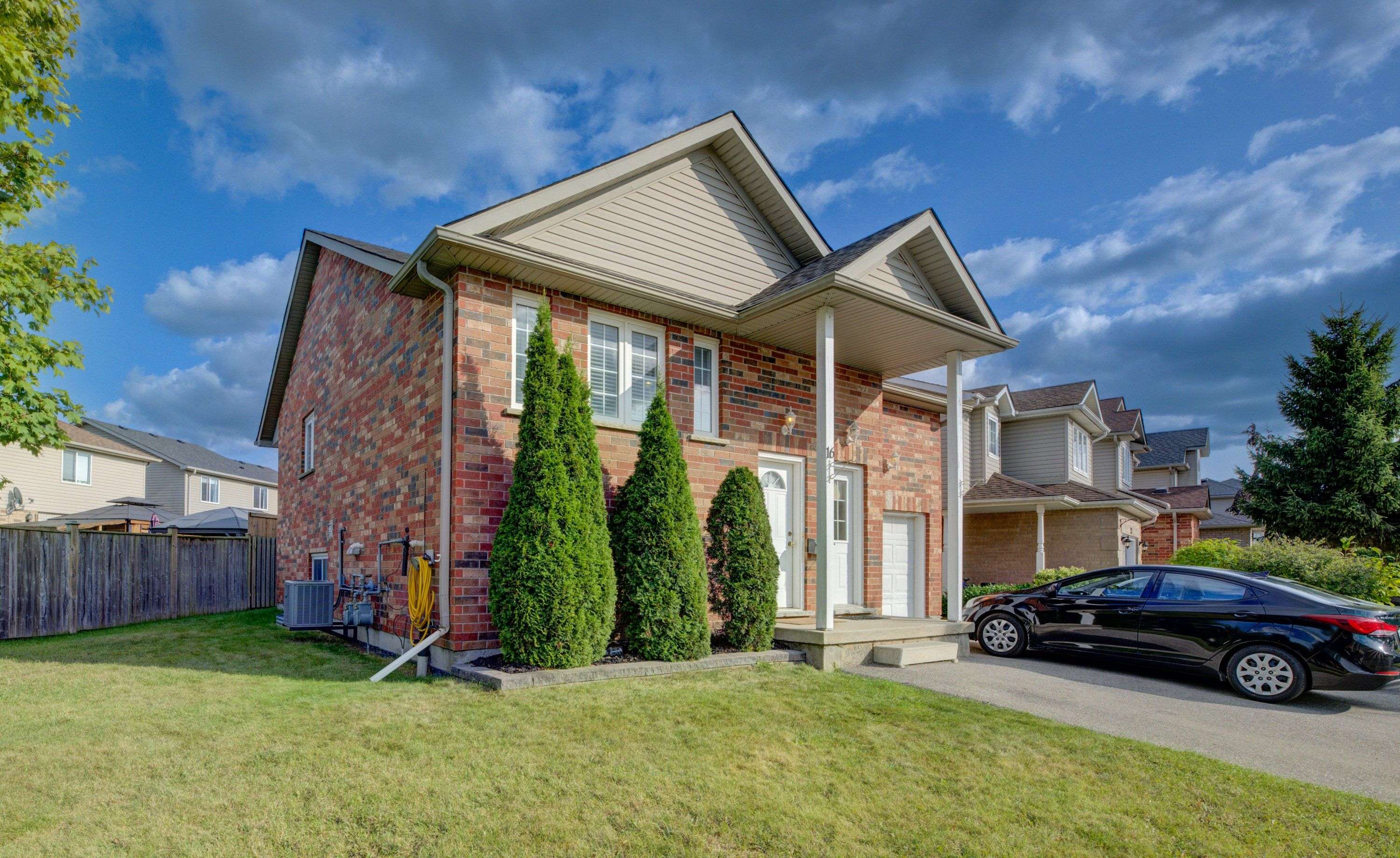 Kitchener, ON N2E 3V9,16 Lemonbalm ST