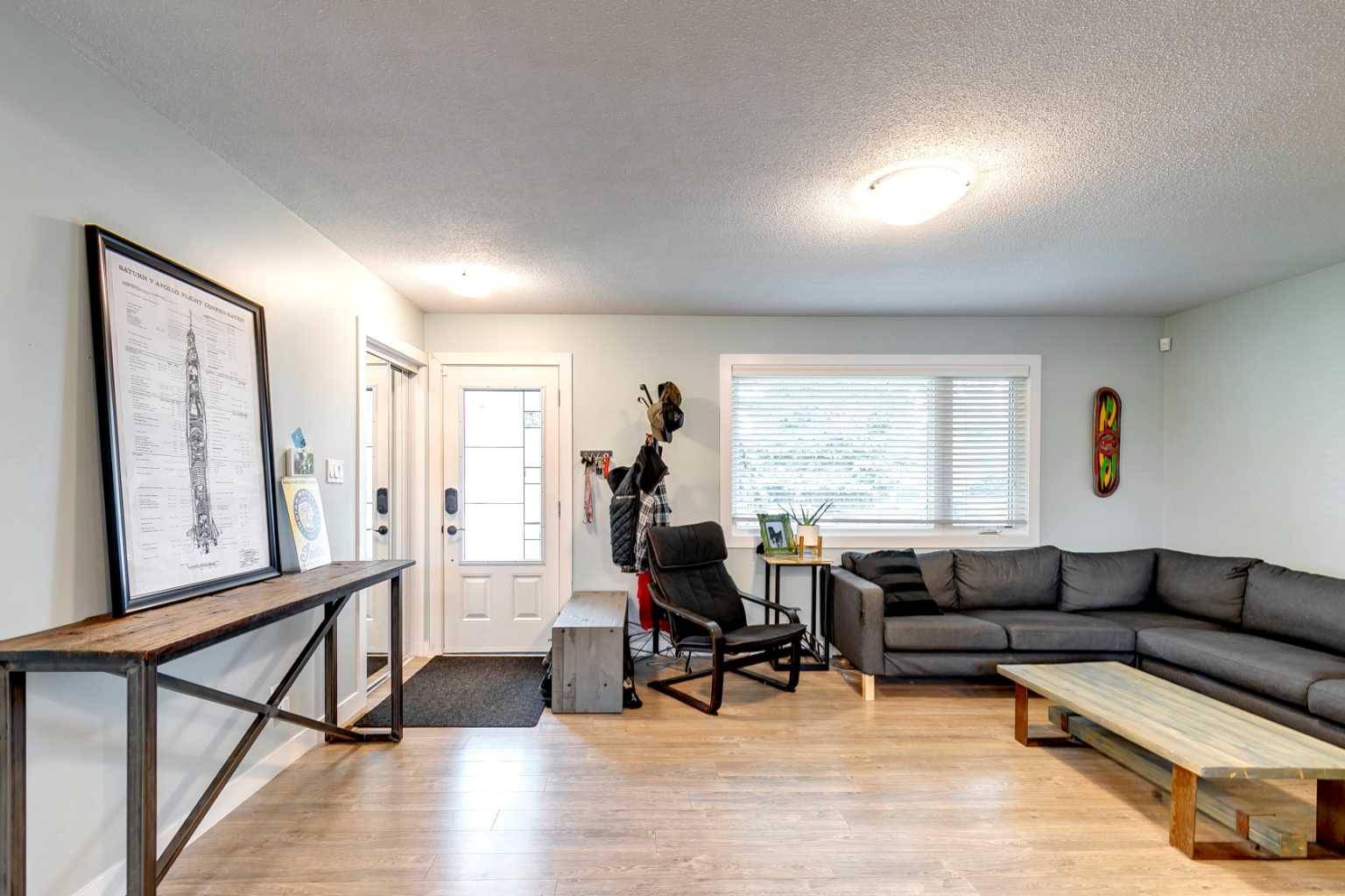 Calgary, AB T2J1A2,628 Aurora PL SE