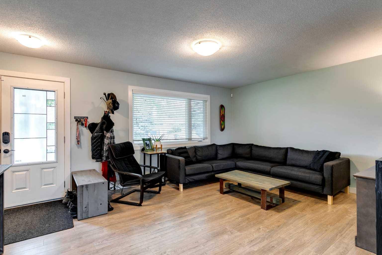 Calgary, AB T2J1A2,628 Aurora PL SE