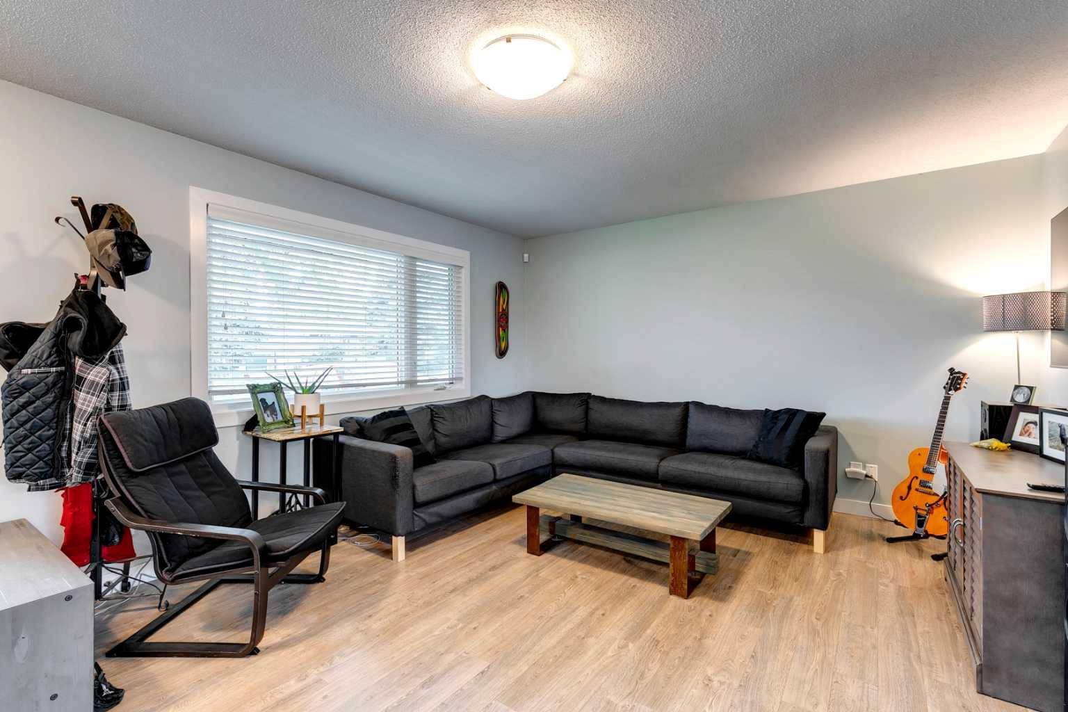 Calgary, AB T2J1A2,628 Aurora PL SE