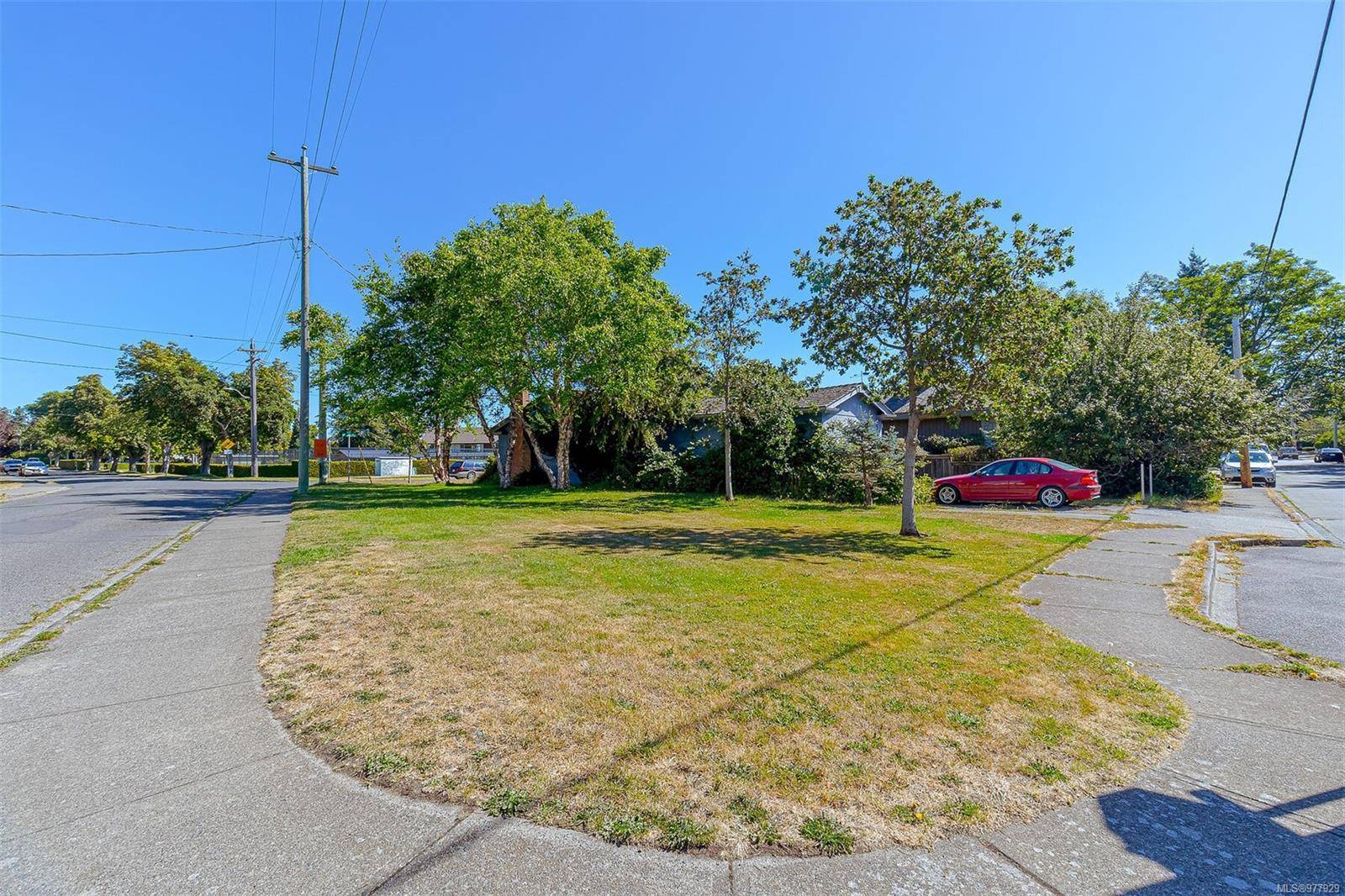 Oak Bay, BC V8S 3B5,2409 Currie St