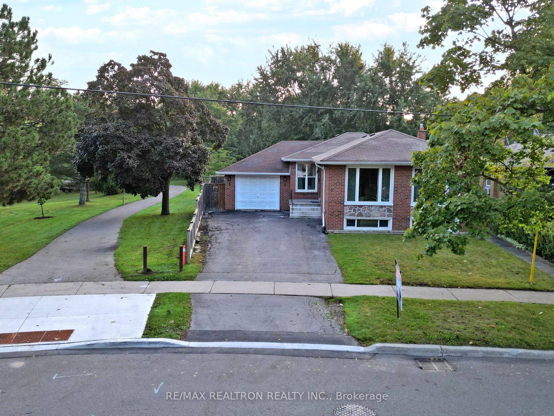 Toronto E09, ON M1G 2C4,51 Mossbank DR