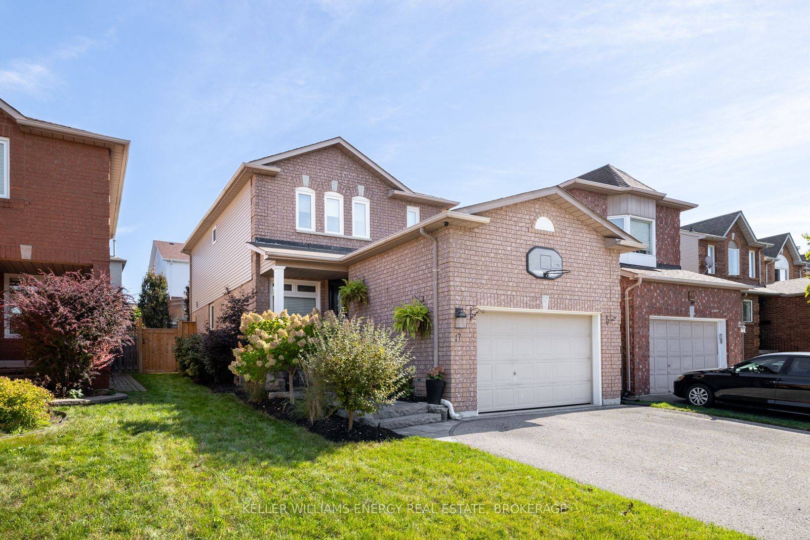 Clarington, ON L1C 4Y2,17 Fry CRES