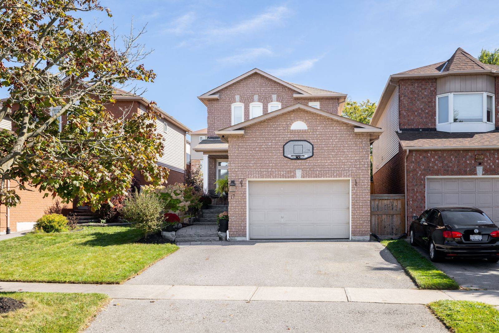 Clarington, ON L1C 4Y2,17 Fry CRES