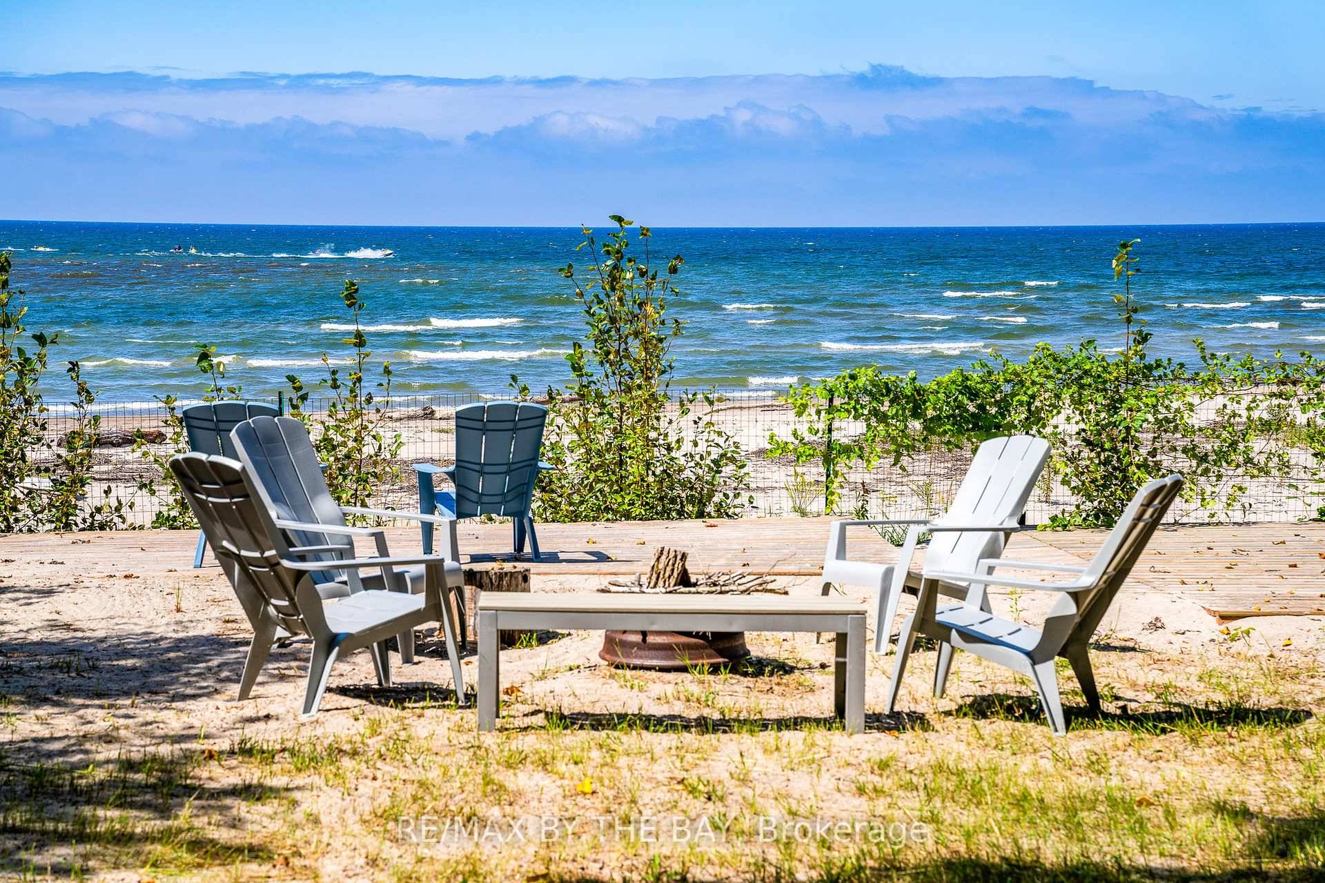 Wasaga Beach, ON L9Z 2M1,156 Santos LN N