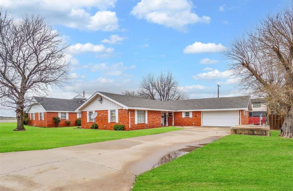 Mangum, OK 73554,421 W Madison Street