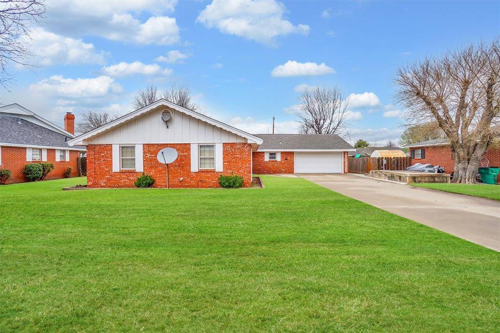 Mangum, OK 73554,421 W Madison Street