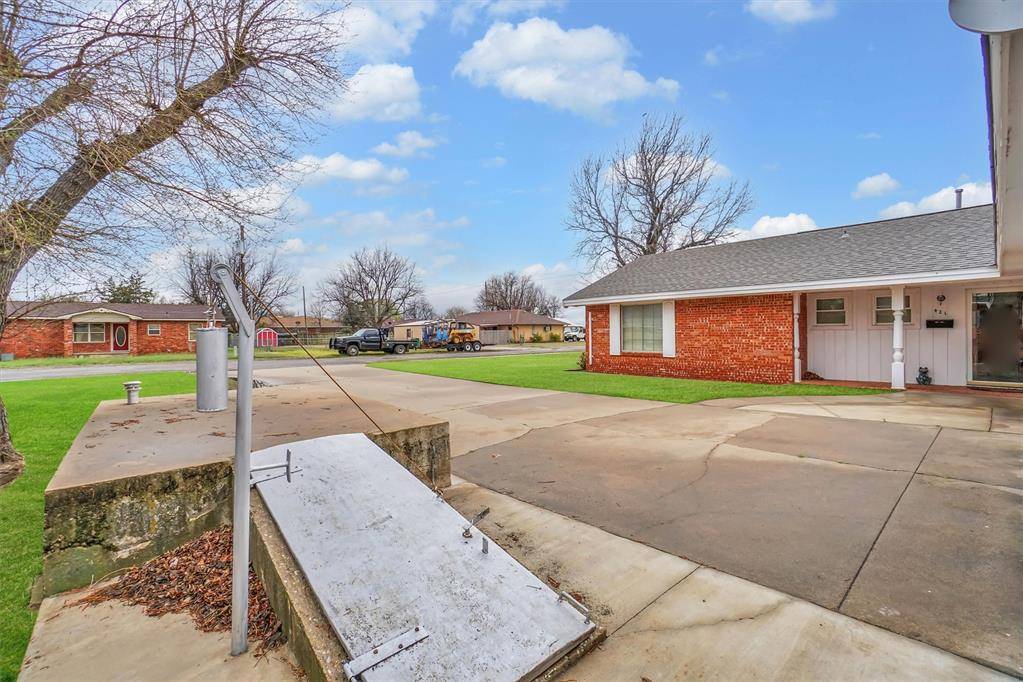 Mangum, OK 73554,421 W Madison Street