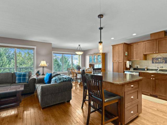 2084 HIGHLAND PLACE, Kamloops, BC V2E 0A8