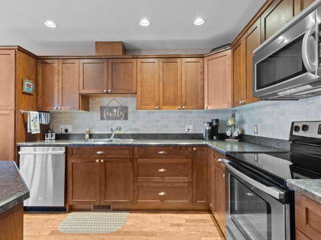 2084 HIGHLAND PLACE, Kamloops, BC V2E 0A8
