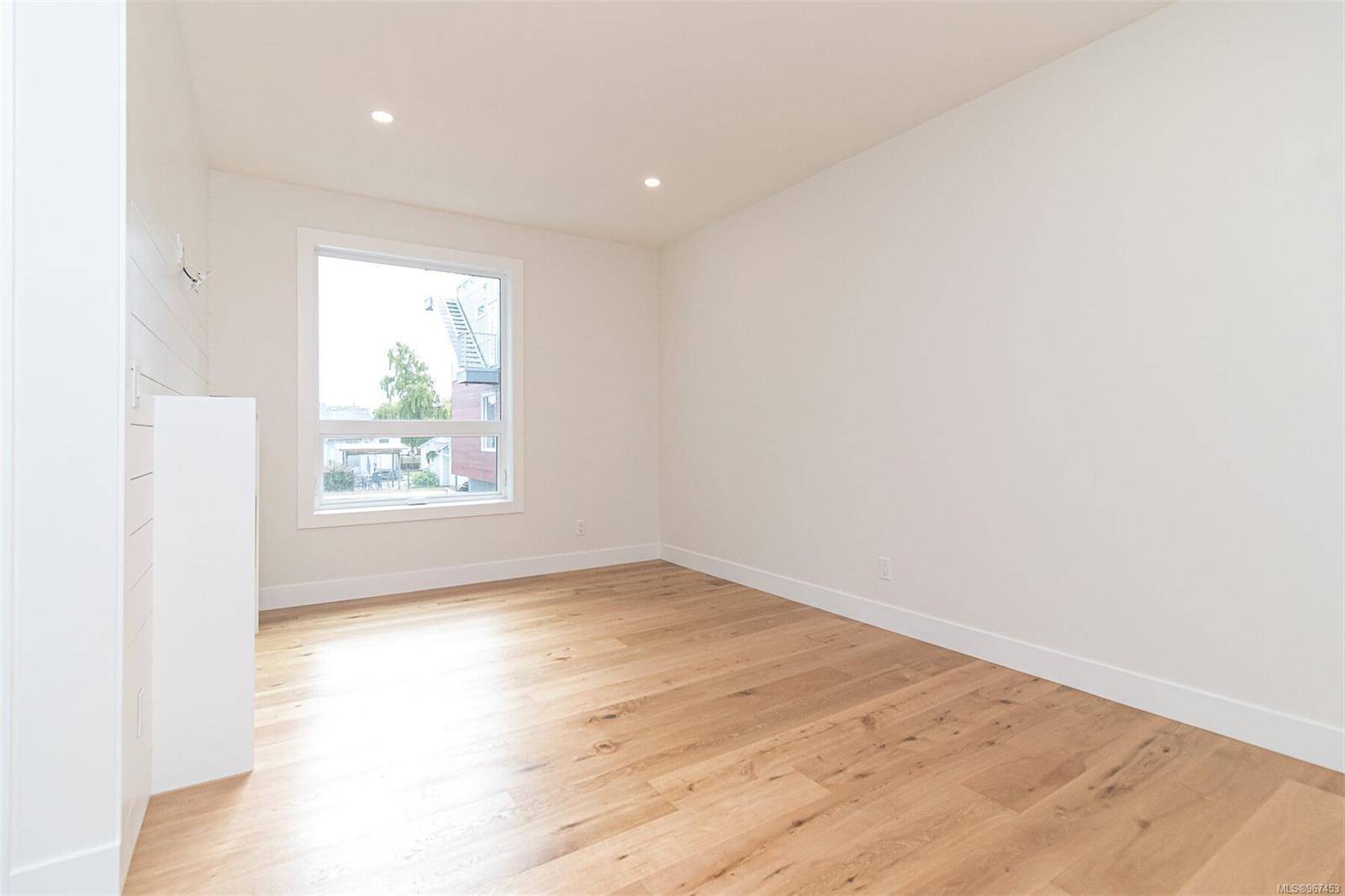 Sidney, BC V8L 2W7,9645 Fifth St #4