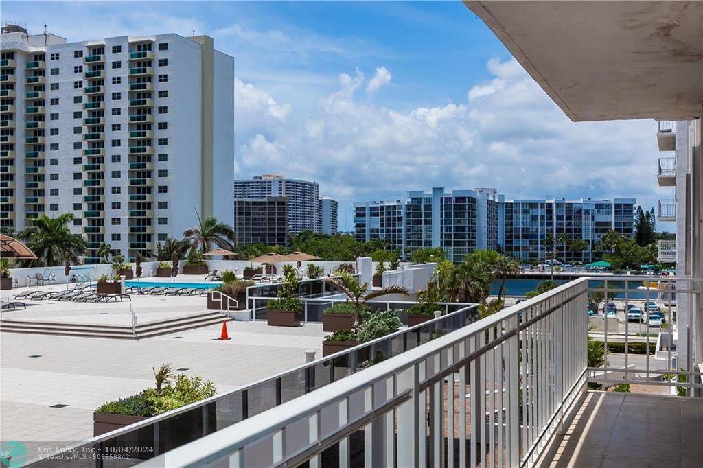 Hollywood, FL 33019,2751 S Ocean Drive  #405N