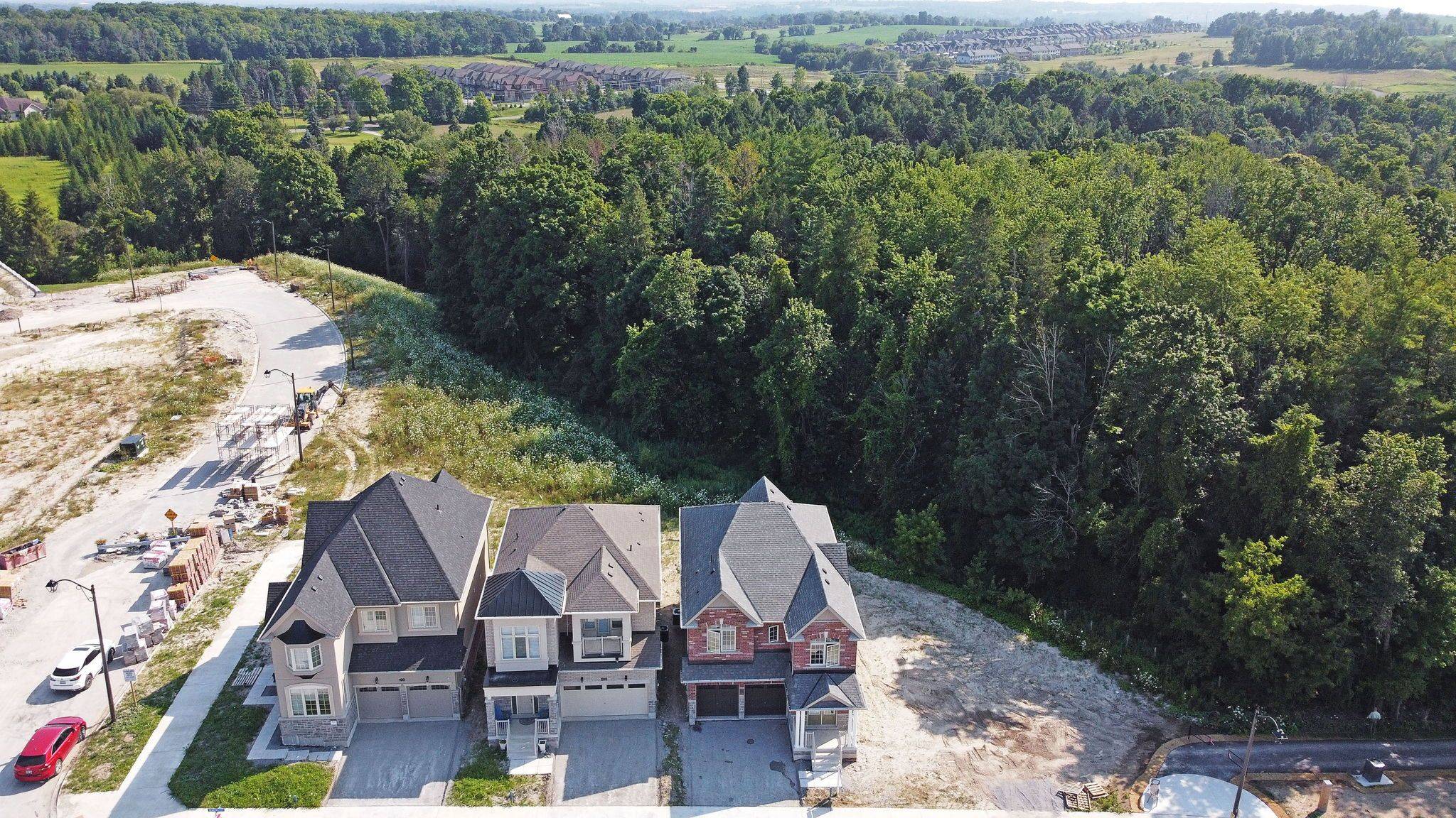 East Gwillimbury, ON L0G 1R0,207 Seaview HTS