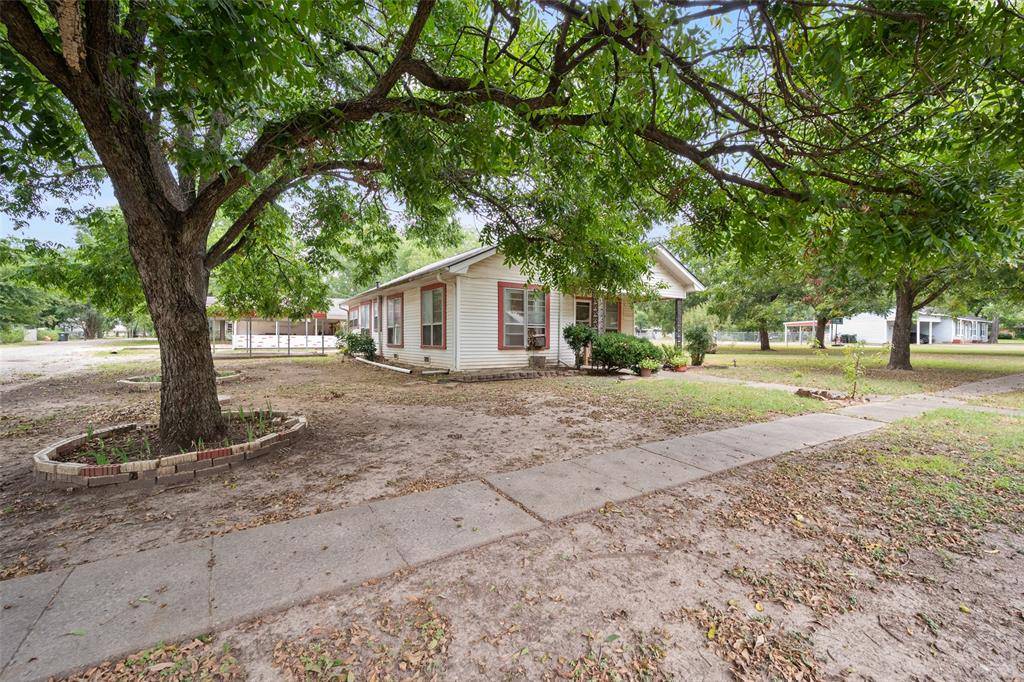 Kerens, TX 75144,610 SW 3rd Street