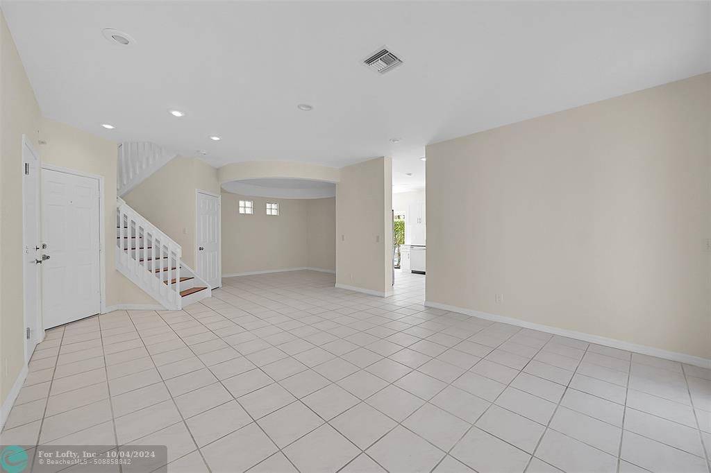 Coral Springs, FL 33071,11285 Lakeview Dr  #35-J