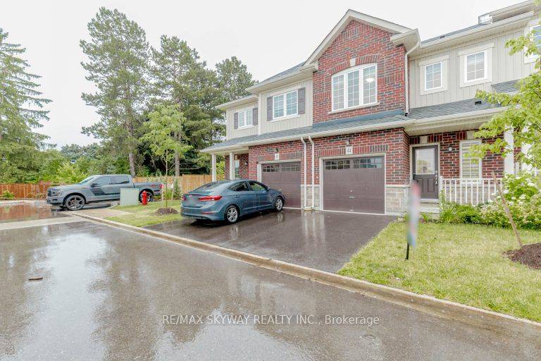 Kitchener, ON N2B 0A9,44 Dewberry DR