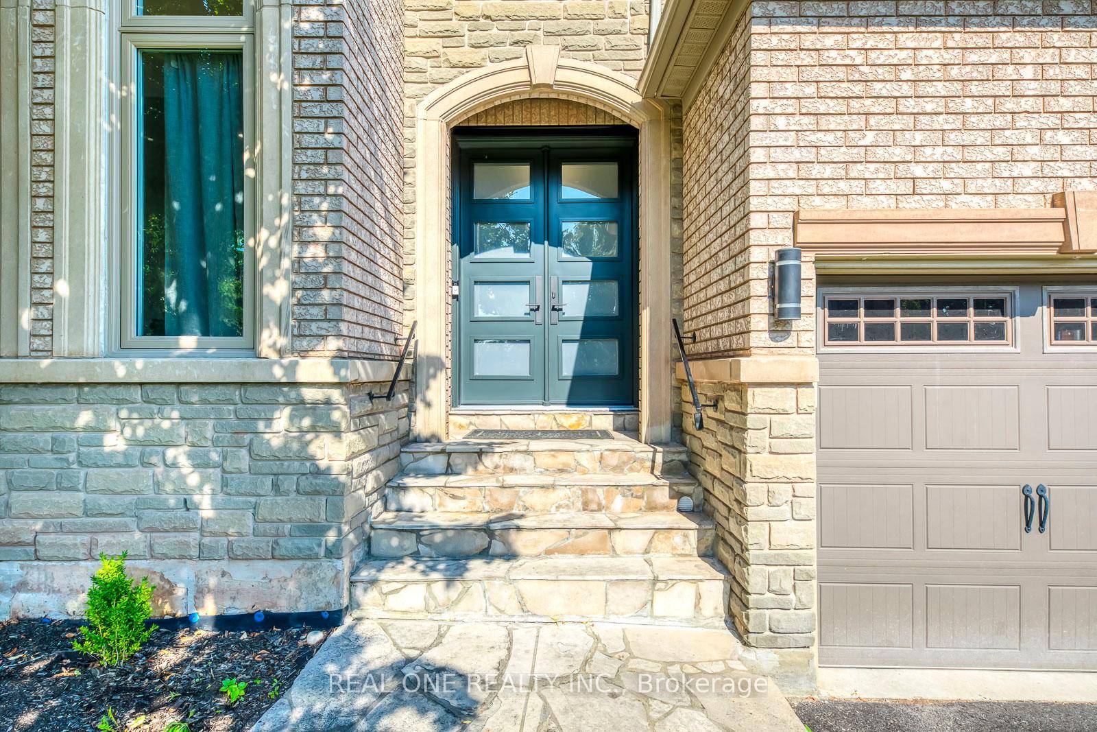 1227 Grace DR, Oakville, ON L6H 6W2