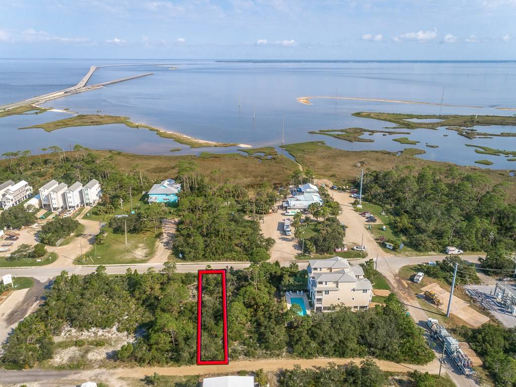 St. George Island, FL 32328,228 E Pine Ave