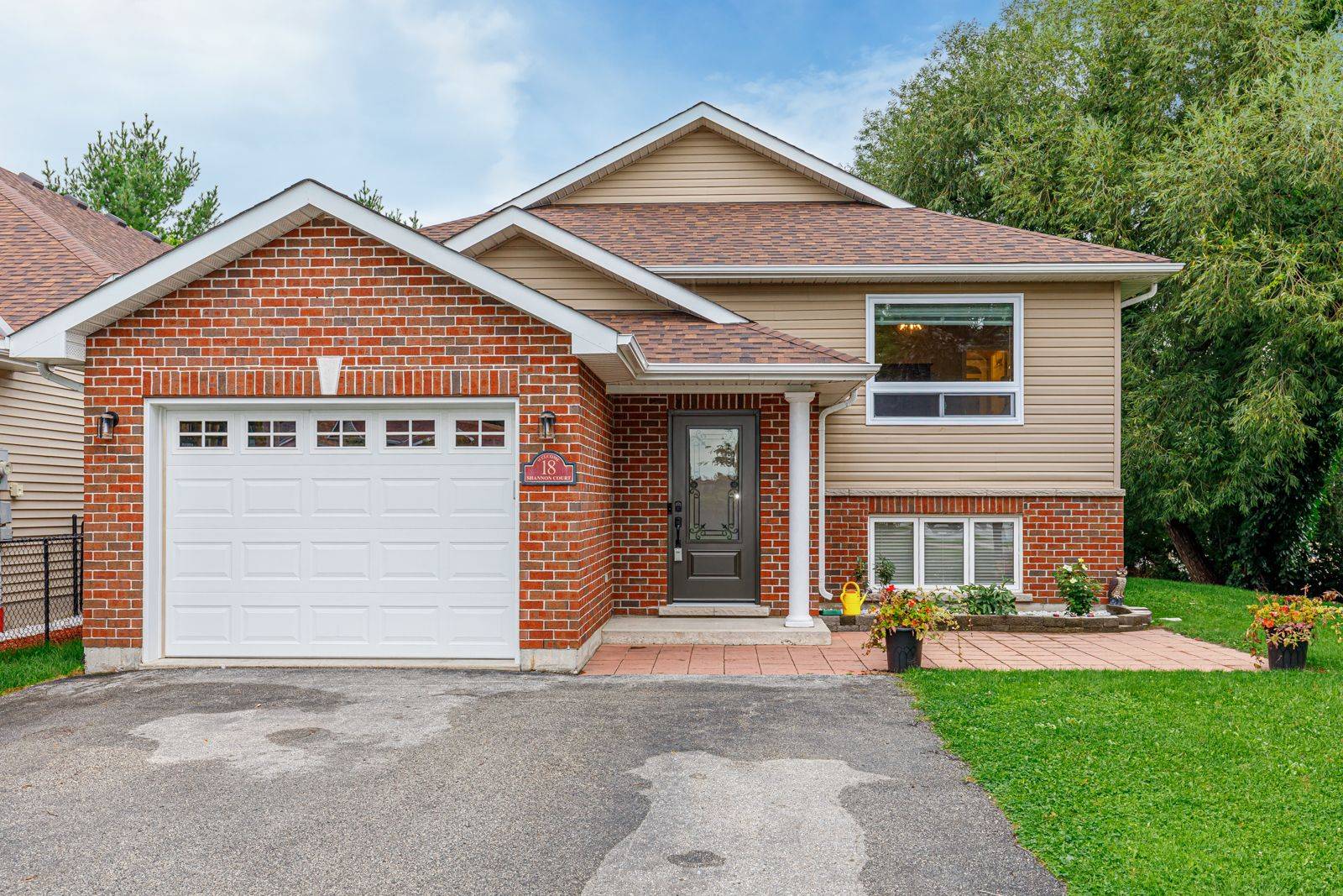 Collingwood, ON L9Y 5N9,18 Shannon CT