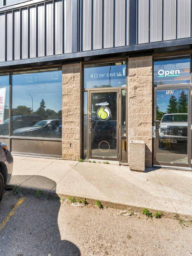 Medicine Hat, AB T1A 1G7,140 Maple AVE SE #202A