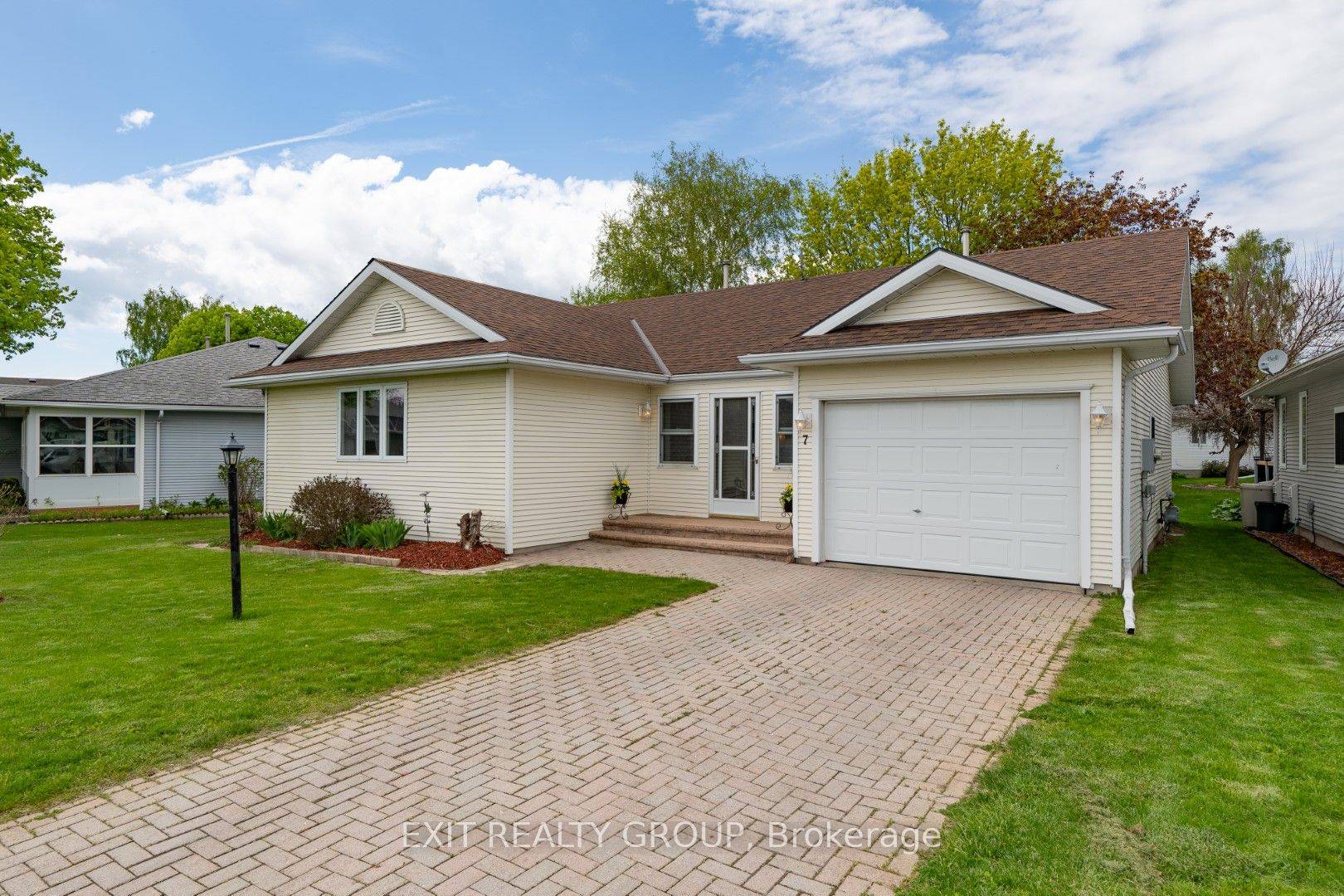 Prince Edward County, ON K0K 3L0,7 Cretney DR