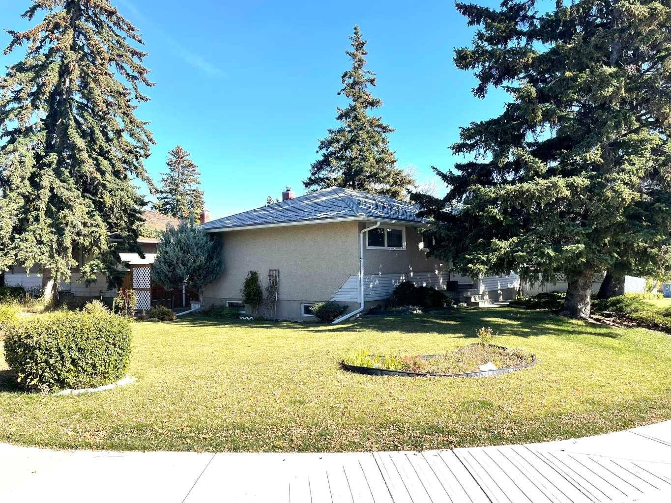 Calgary, AB T3E 1B1,4316 35 AVE SW