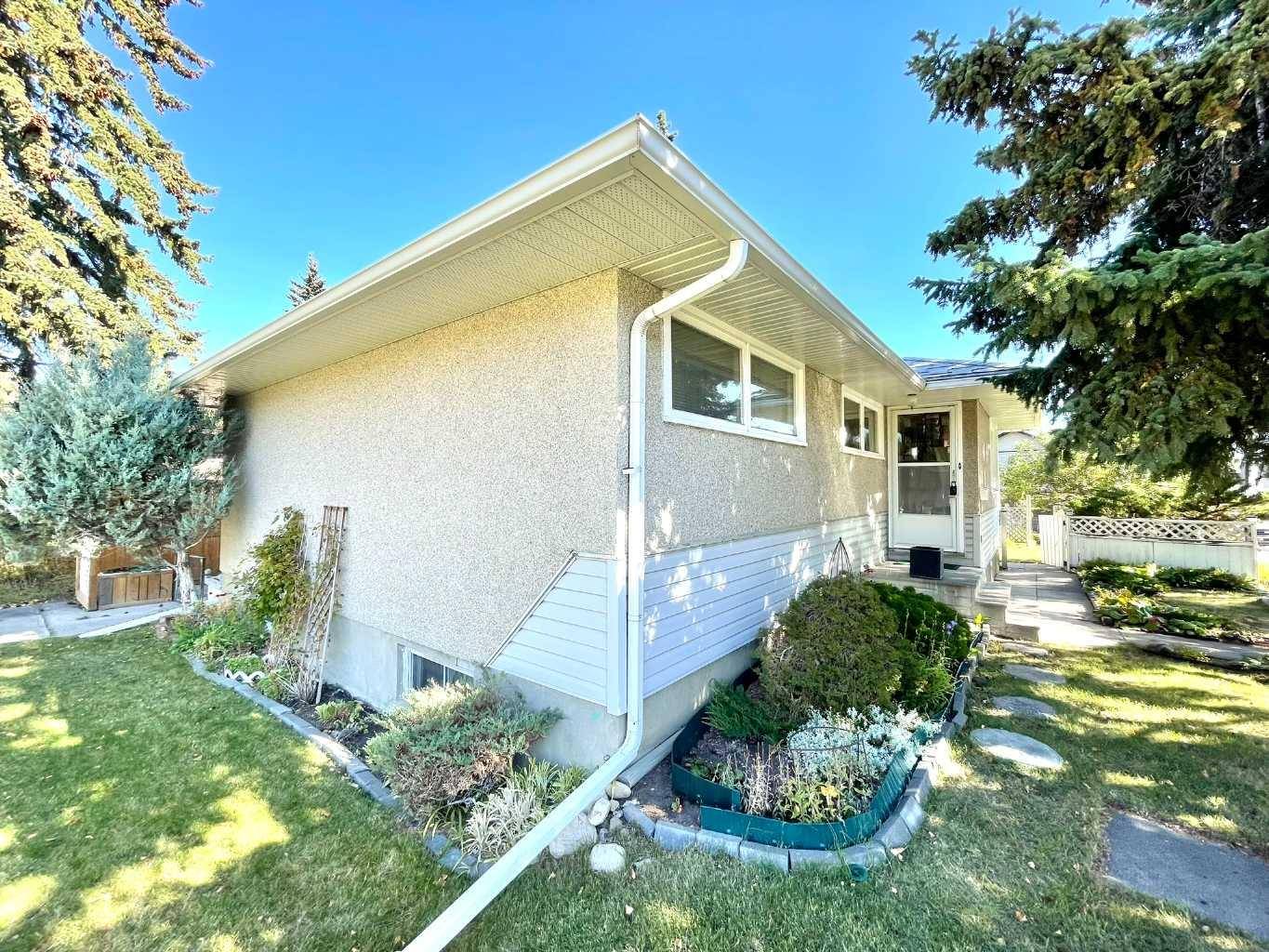 Calgary, AB T3E 1B1,4316 35 AVE SW