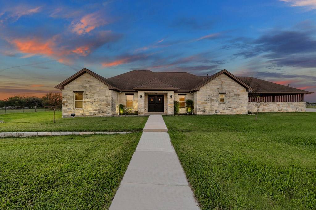 Cuero, TX 77954,3338 -- OLD YOAKUM RD