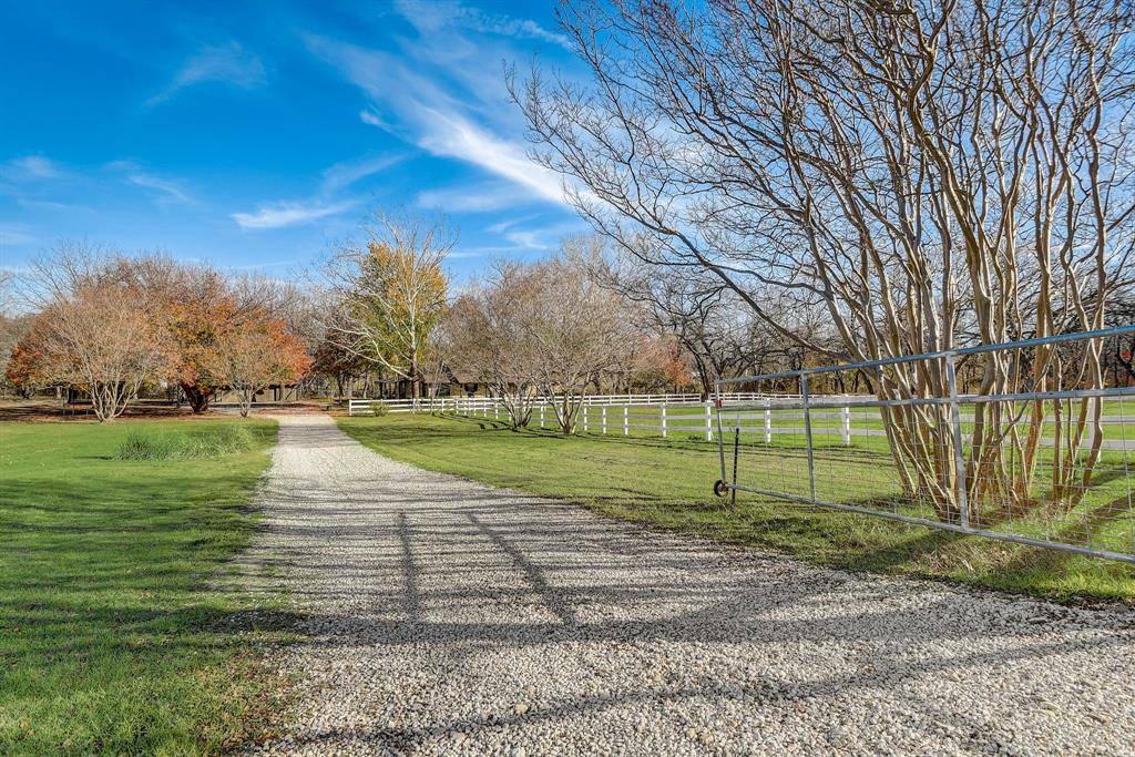 Waxahachie, TX 75167,128 N Falling Leaves Drive