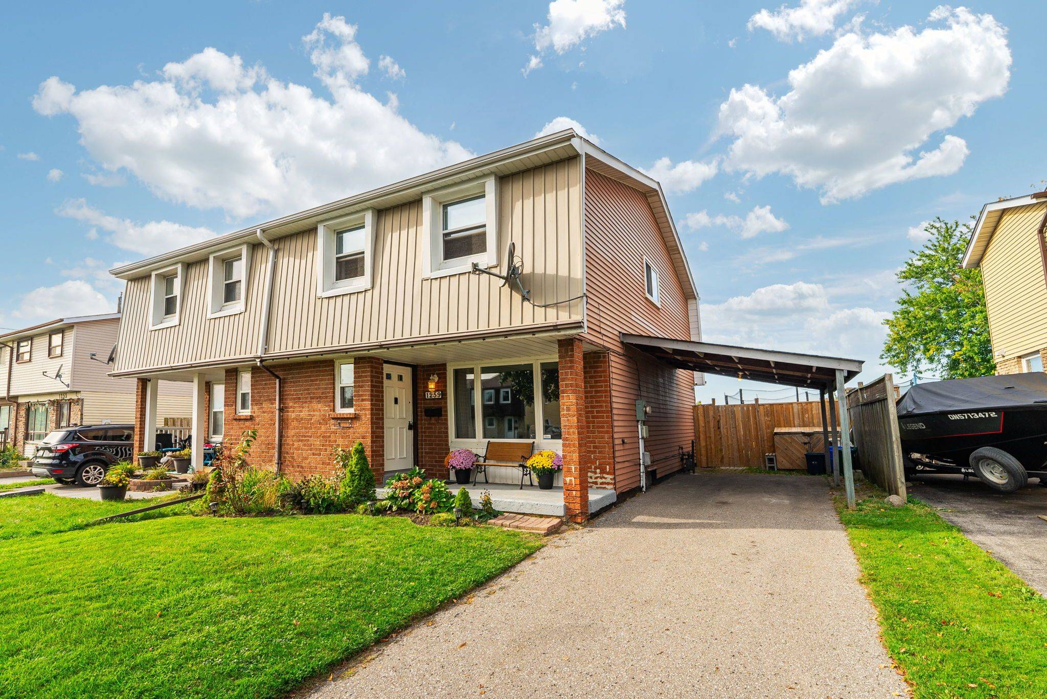 Oshawa, ON L1J 6G2,1259 Fenelon CRES