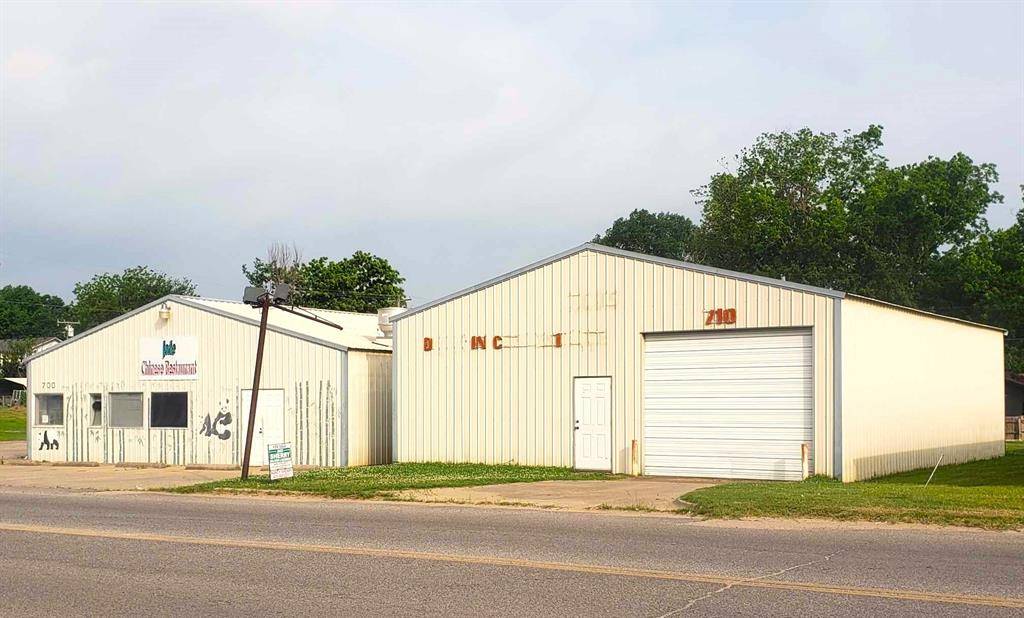 Holdenville, OK 74848,702 N Hinckley Street