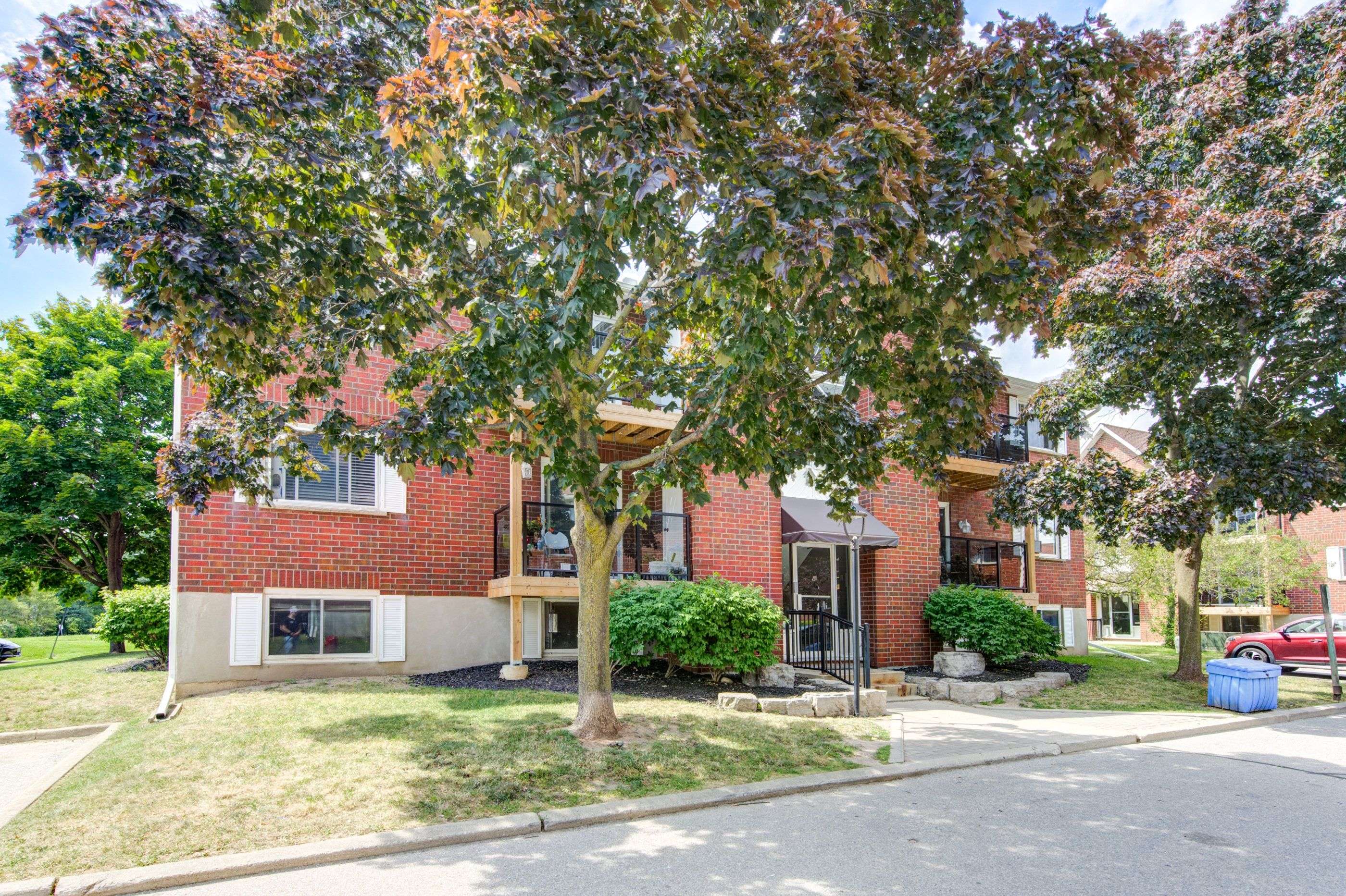 Kitchener, ON N2C 2P5,565 Greenfield AVE #804