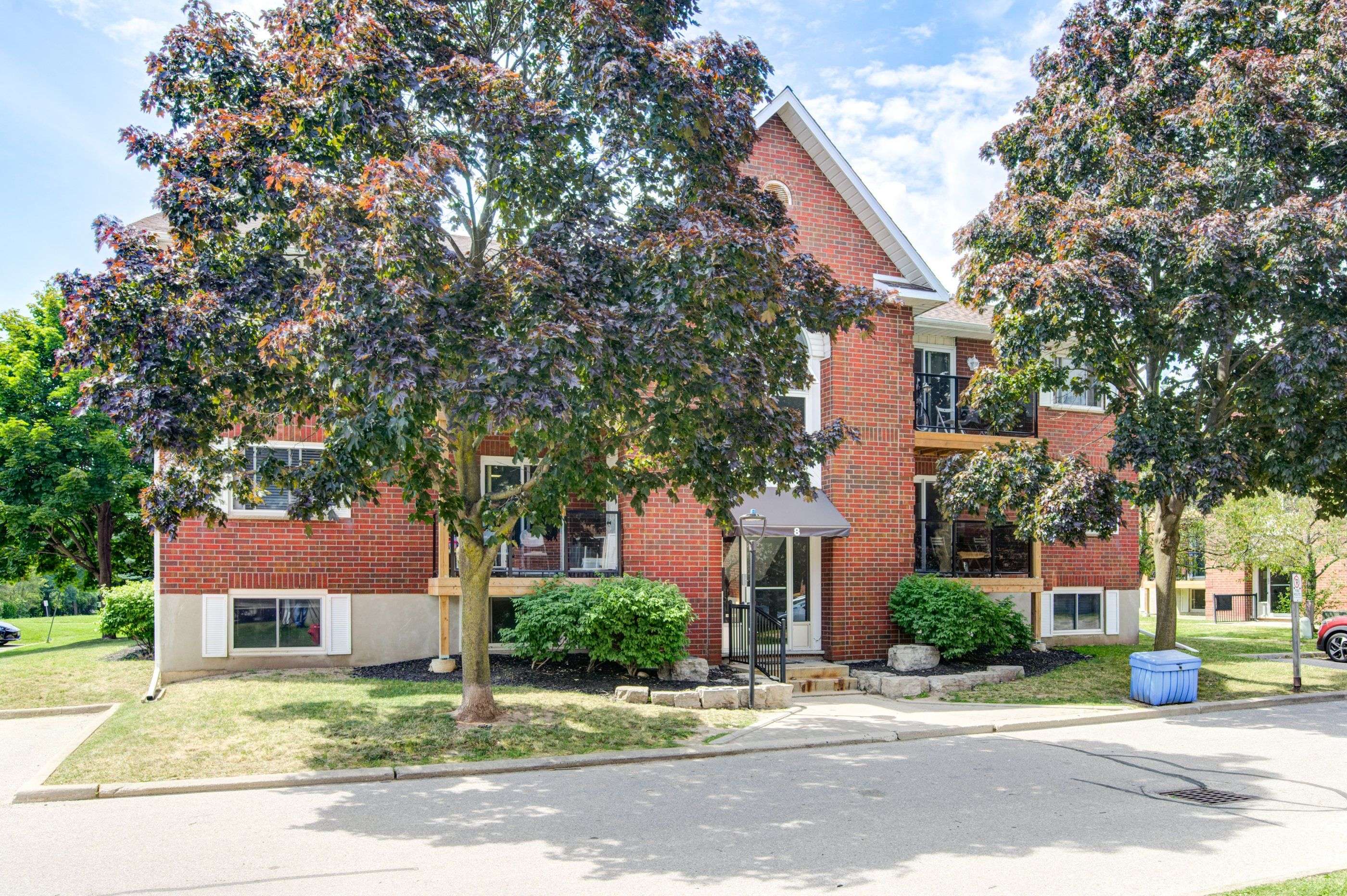 Kitchener, ON N2C 2P5,565 Greenfield AVE #804