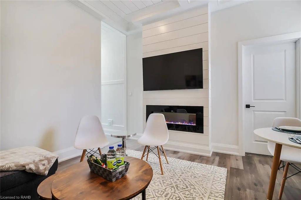 5 FLORENCE Street, Hamilton, ON L8R 1W3