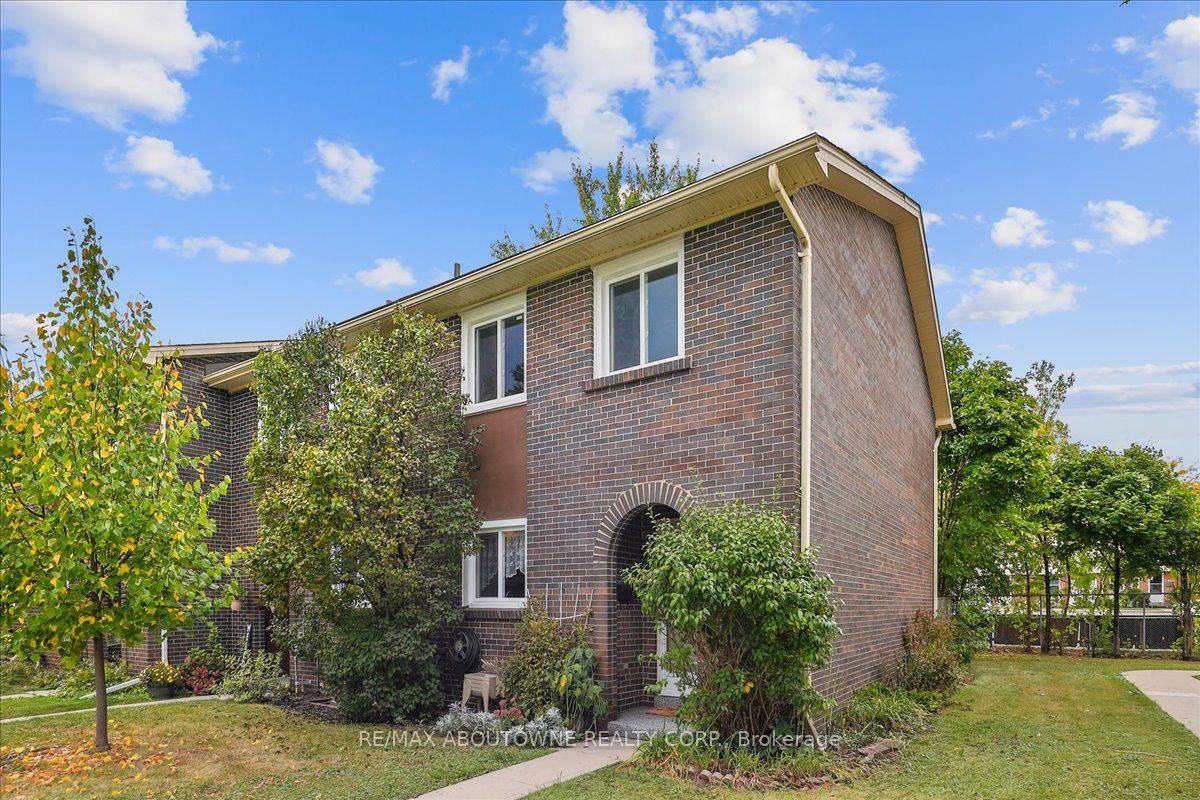 Oakville, ON L6H 1K1,43 Nadia PL #38