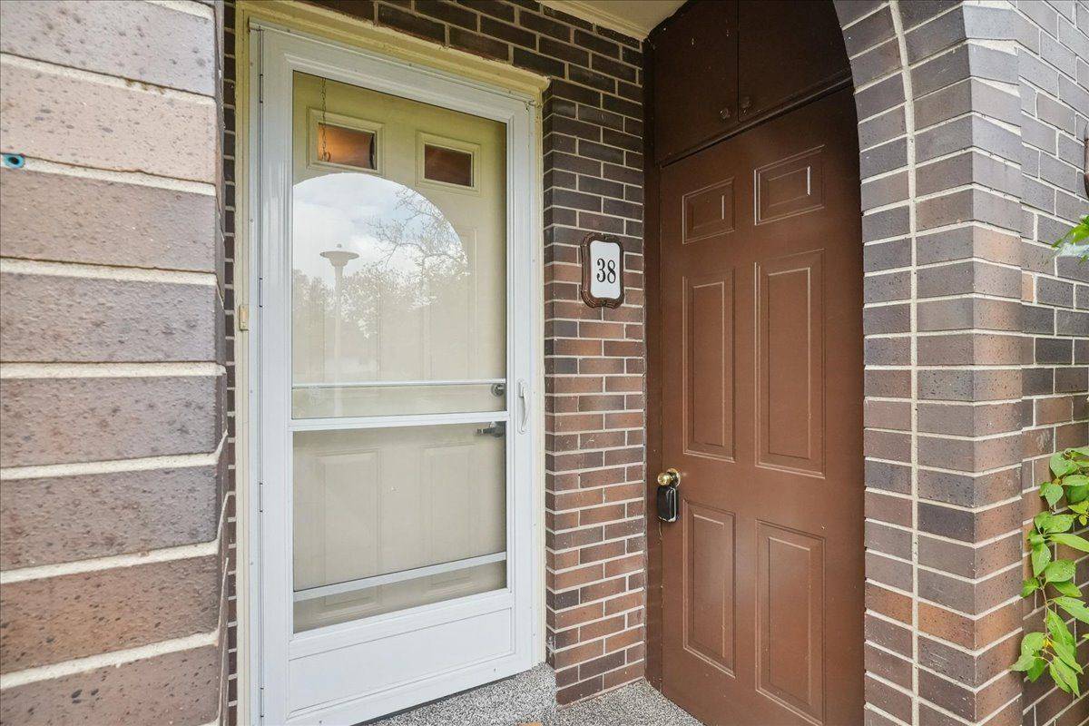 Oakville, ON L6H 1K1,43 Nadia PL #38