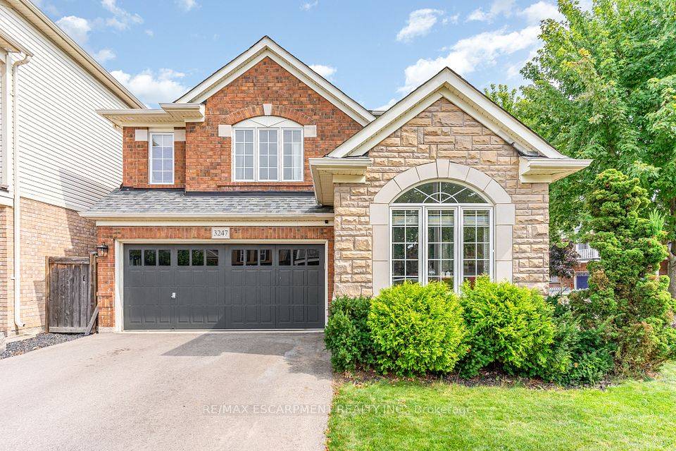 Burlington, ON L7M 0C5,3247 Steeplechase DR