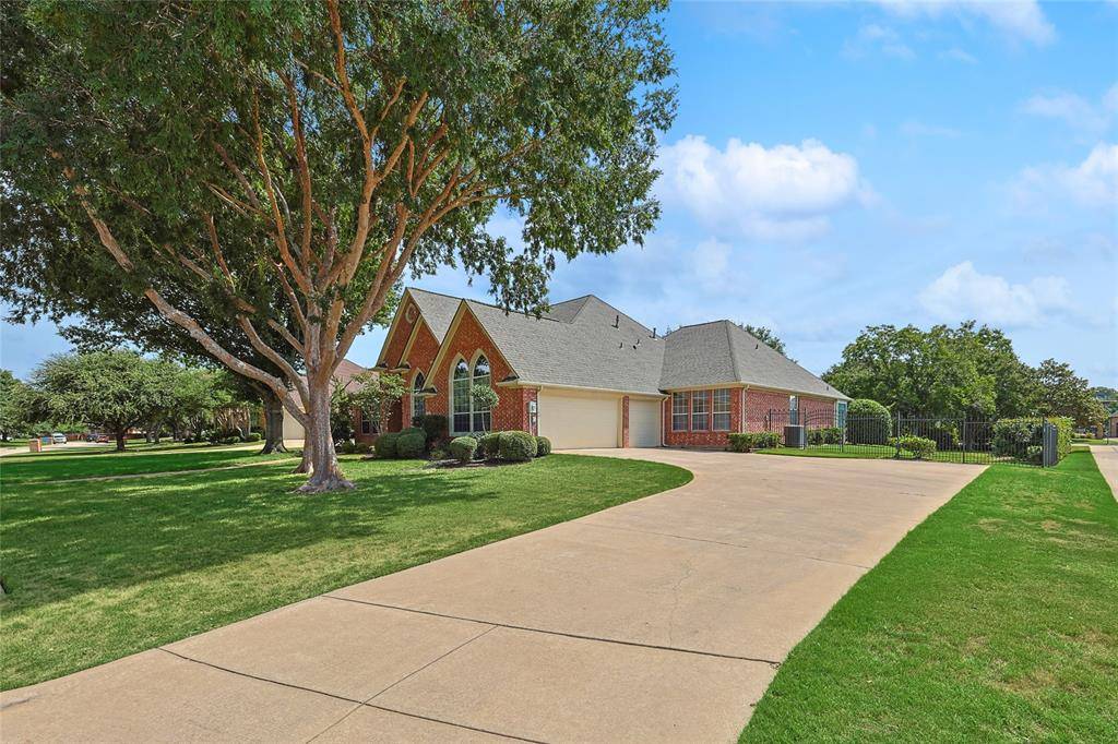 Southlake, TX 76092,211 Lake Crest Drive