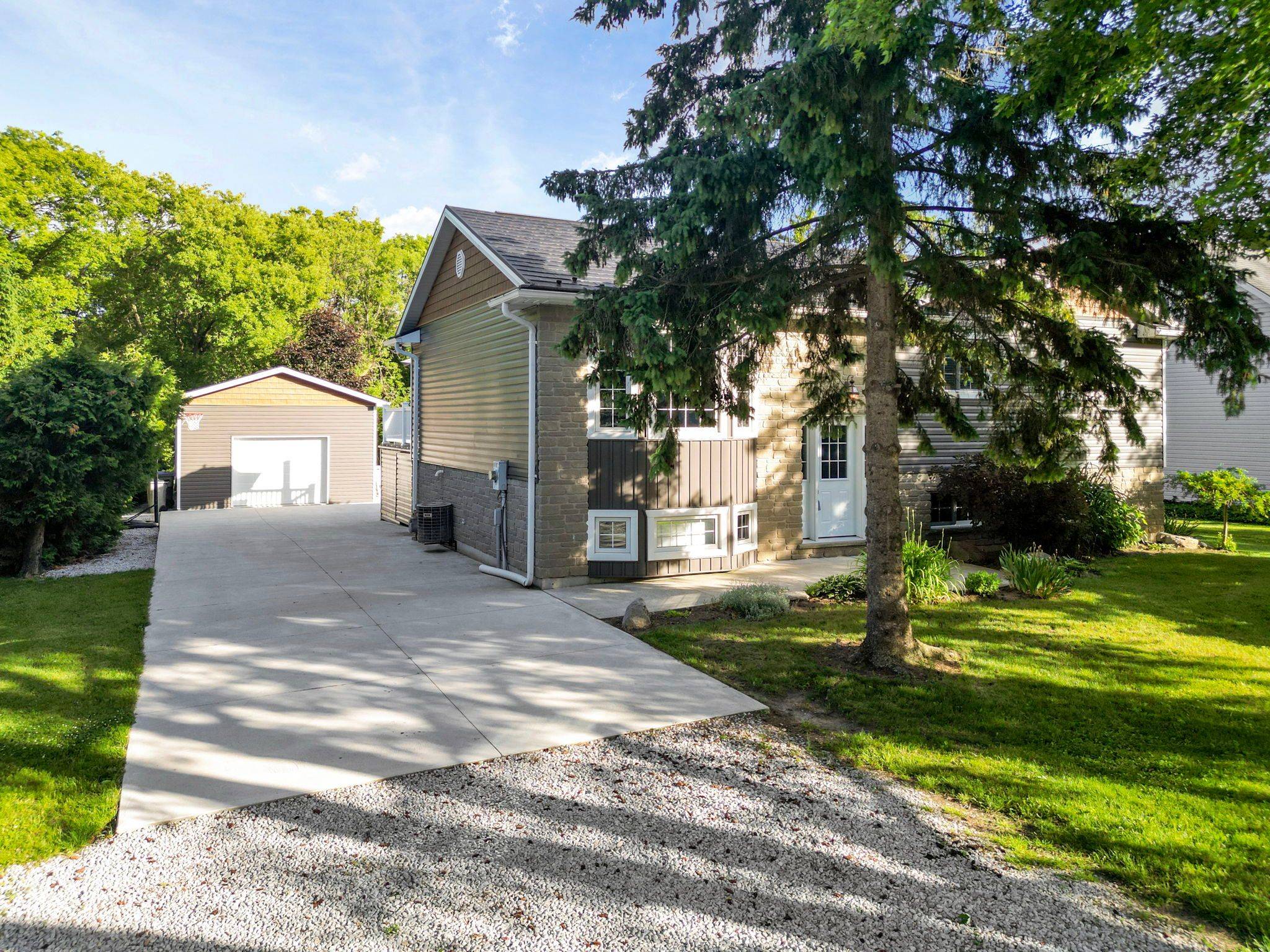 Lambton Shores, ON N0M 2N0,8033 Willsie Line W