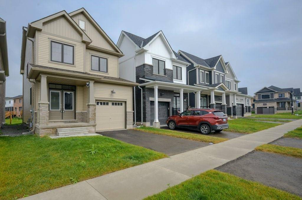 15 AVIRON CRESCENT Crescent, Welland, ON L3B 0M3