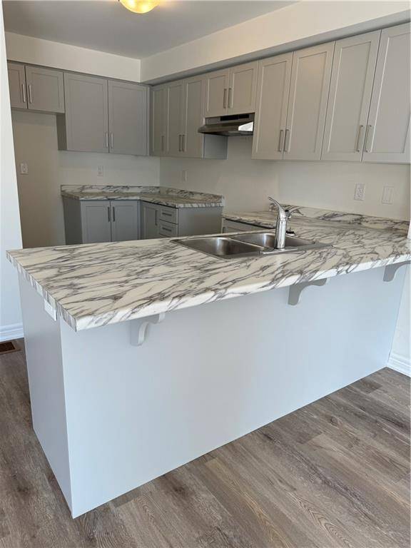 11 DRYDEN Lane, Hamilton, ON L8H 1L9