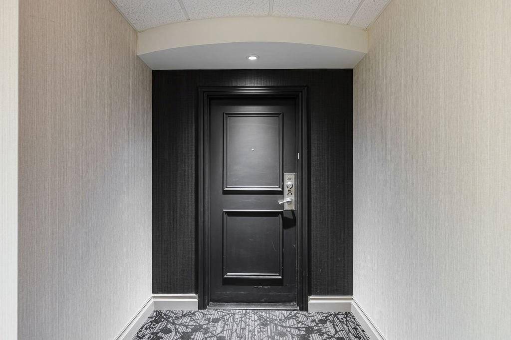 1477 LAKESHORE Road #301, Burlington, ON L7S 1B5