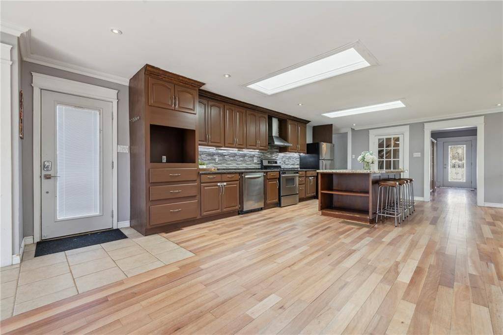 42 JOHN Street, Halton Hills, ON L7J 2A7