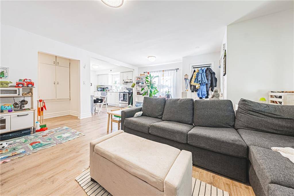 80 LIVINGSTON Avenue, Grimsby, ON L3M 1L5